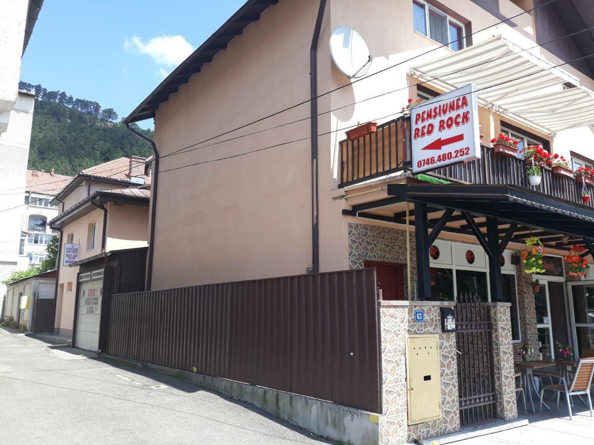 Pensiunea Red Rock Hotel Piatra Neamt Exterior photo